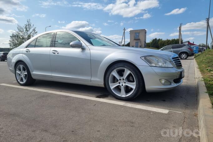 Mercedes-Benz S-Class W221 Sedan