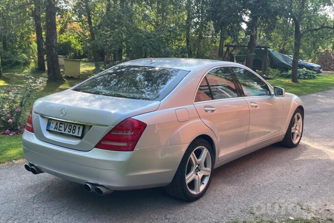 Mercedes-Benz S-Class W221 Sedan