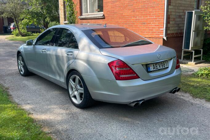 Mercedes-Benz S-Class W221 Sedan