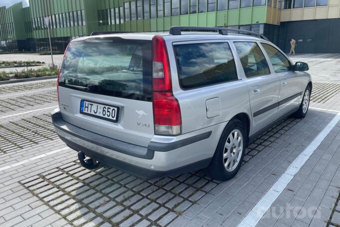 Volvo V70 2 generation wagon