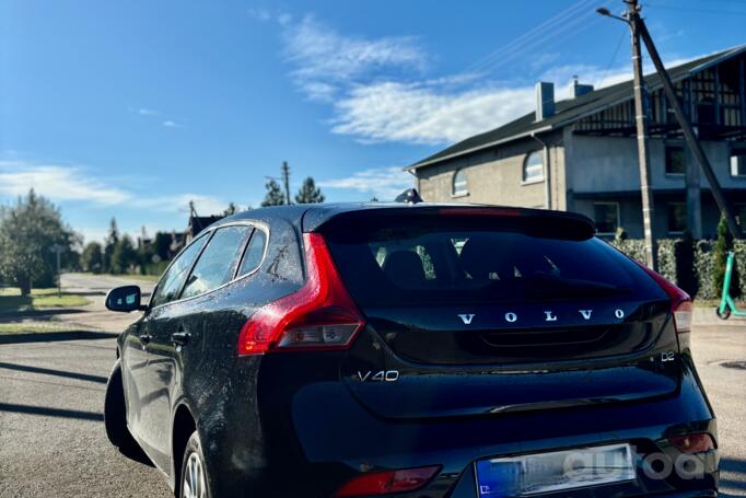 Volvo V40 2 generation Hatchback 5-doors