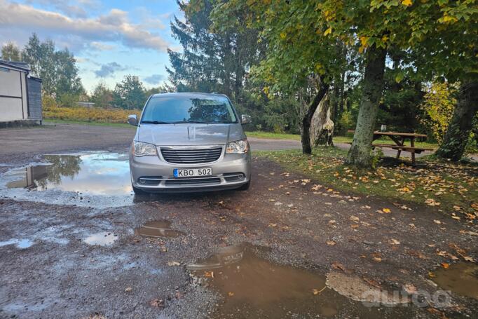 Chrysler Town & Country 5 generation [restyling]