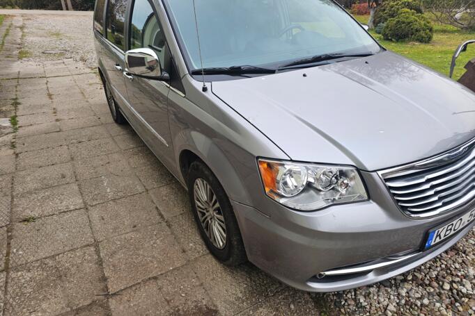 Chrysler Town & Country 5 generation [restyling]