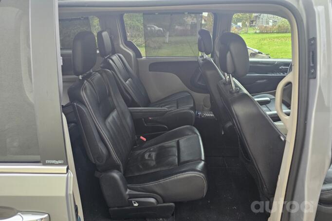 Chrysler Town & Country 5 generation [restyling]