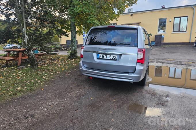 Chrysler Town & Country 5 generation [restyling]