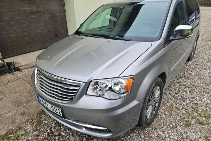 Chrysler Town & Country 5 generation [restyling]