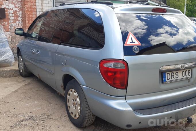 Chrysler Voyager 4 generation Grand minivan 5-doors