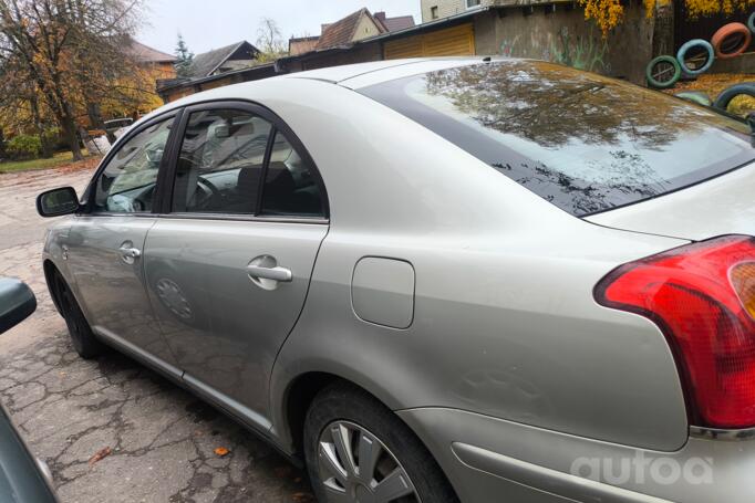 Toyota Avensis 2 generation Liftback