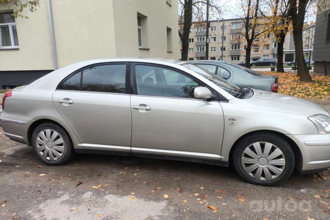 Toyota Avensis 2 generation Liftback