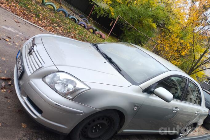 Toyota Avensis 2 generation Liftback