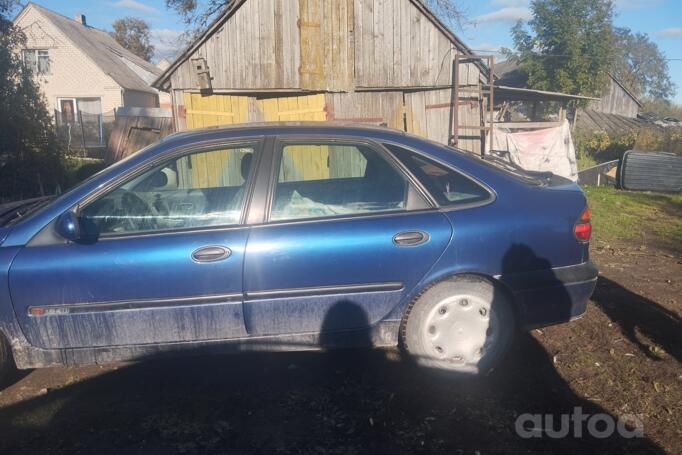 Renault Laguna 2 generation Liftback