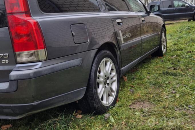 Volvo V70 2 generation wagon