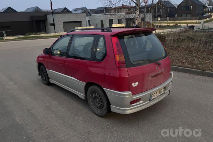 Mitsubishi Space Runner 2 generation Minivan