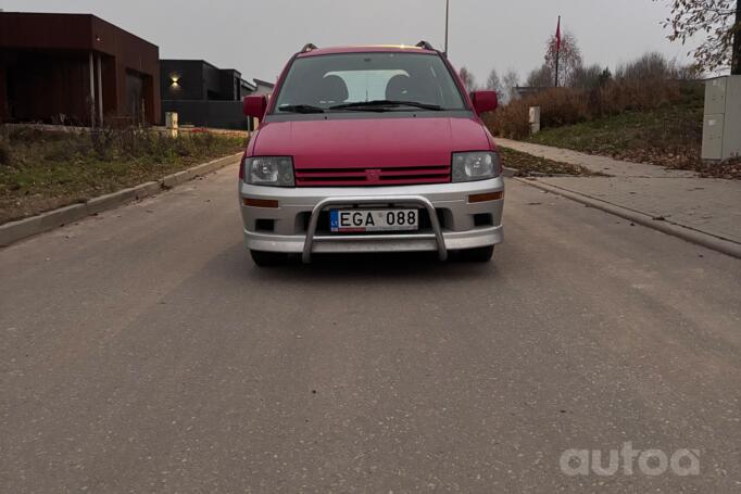 Mitsubishi Space Runner 2 generation Minivan