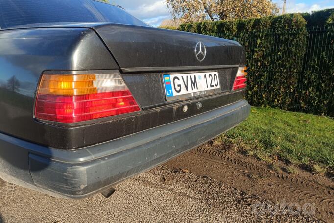 Mercedes-Benz W124 1 generation