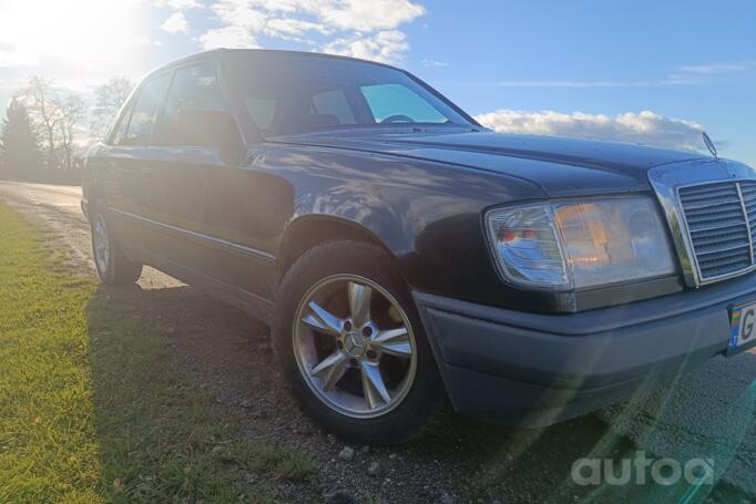 Mercedes-Benz W124 1 generation