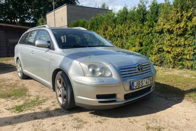 Toyota Avensis 2 generation Liftback