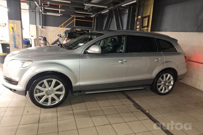 Audi Q7 4L Crossover