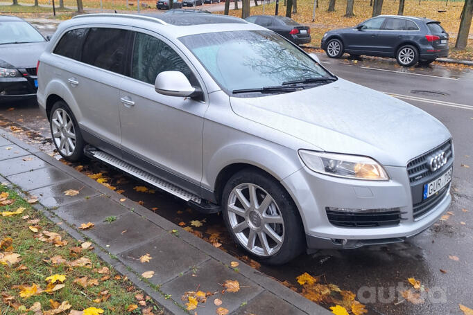 Audi Q7 4L Crossover