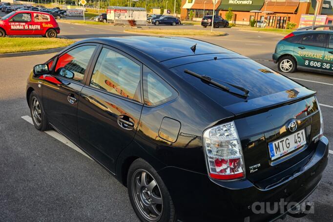 Toyota Prius 2 generation [restyling] (XW20)