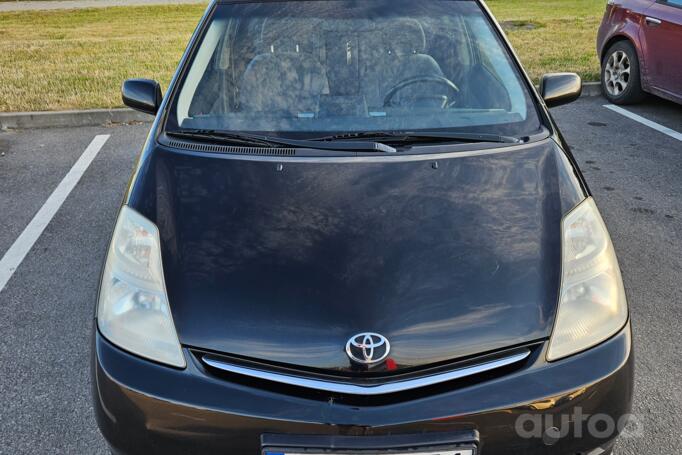 Toyota Prius 2 generation [restyling] (XW20)