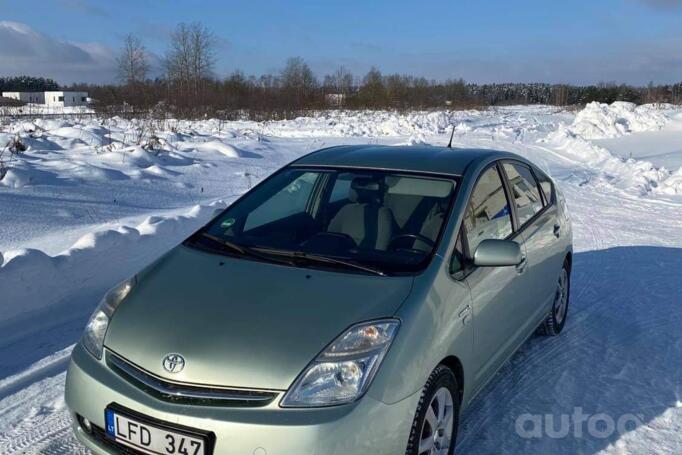 Toyota Prius 2 generation [restyling] (XW20)