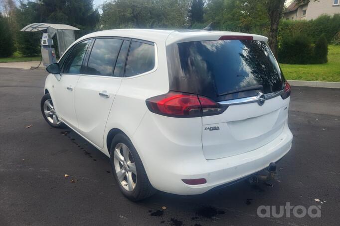 Opel Zafira C Tourer minivan