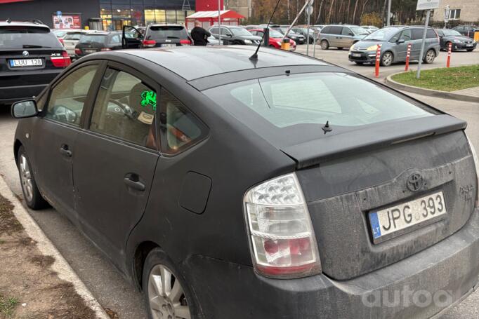 Toyota Prius 2 generation [restyling] (XW20)