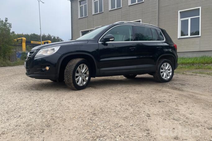 Volkswagen Tiguan 1 generation Crossover