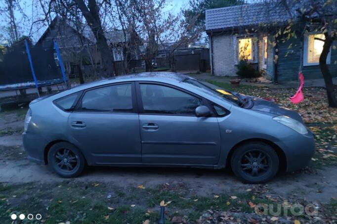 Toyota Prius 2 generation Hatchback