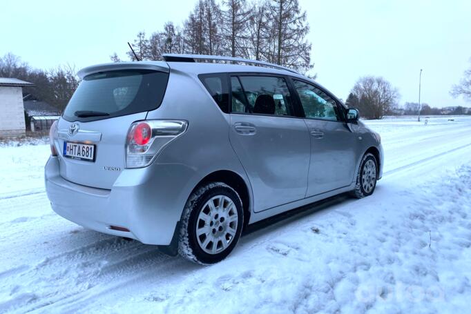 Toyota Verso 1 generation Minivan