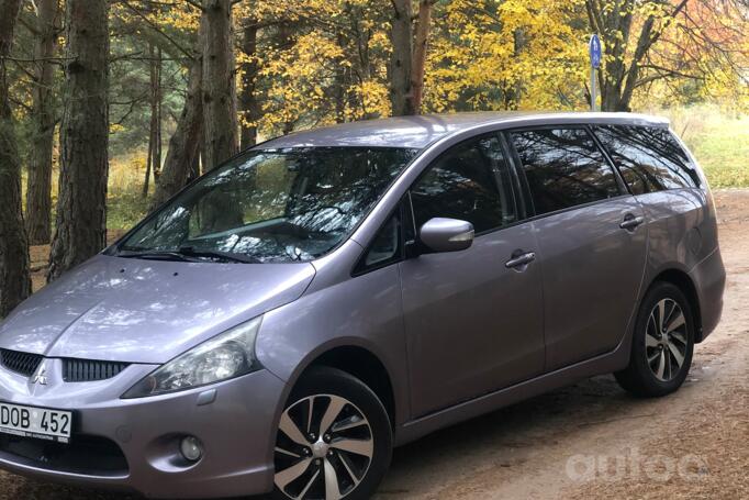 Mitsubishi Grandis 1 generation Minivan