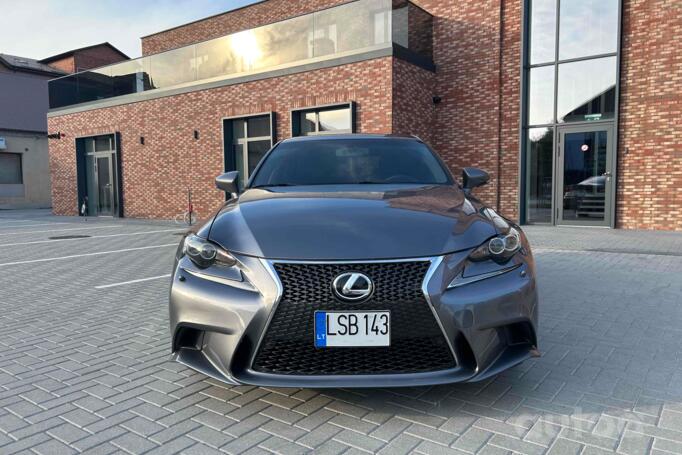 Lexus IS