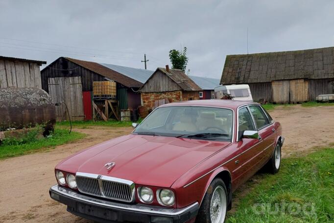 Jaguar XJ 2 generation (XJ40)