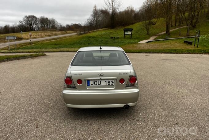 Lexus IS XE10 Sedan