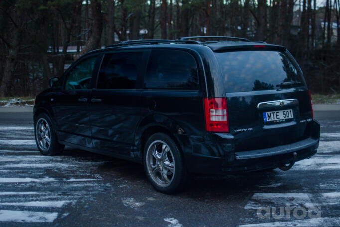 Chrysler Voyager 5 generation Grand minivan