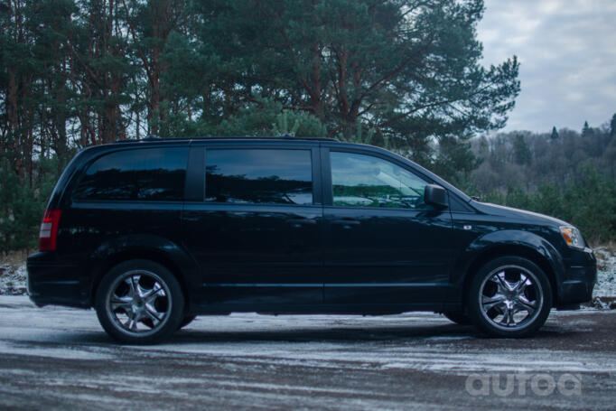 Chrysler Voyager 5 generation Grand minivan