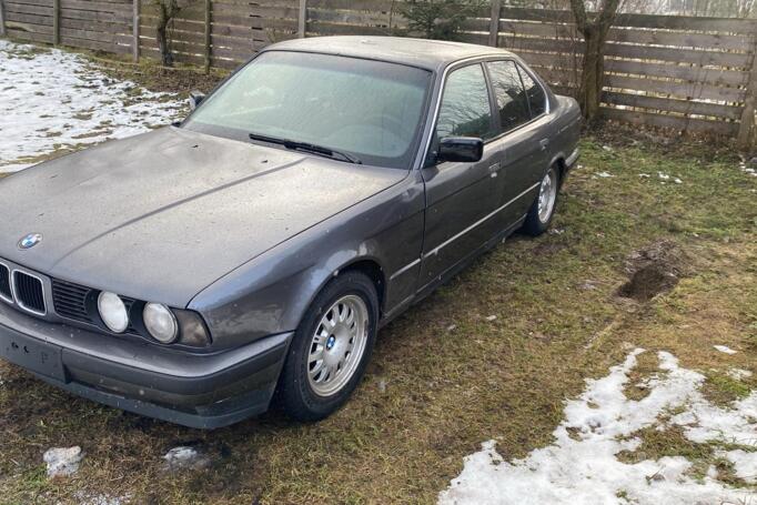 BMW 5 Series E34 Sedan