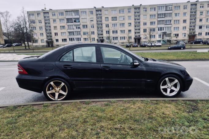 Mercedes-Benz C-Class W203/S203/CL203 Sedan