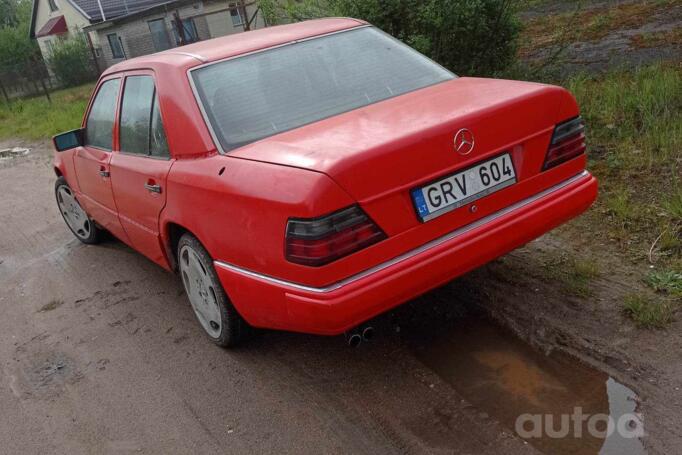 Mercedes-Benz W124 1 generation