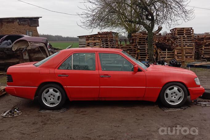 Mercedes-Benz W124 1 generation