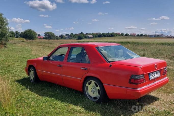 Mercedes-Benz W124 1 generation