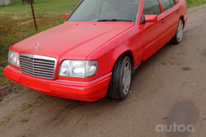 Mercedes-Benz W124 1 generation