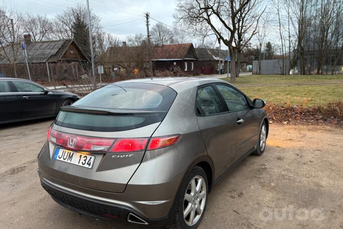 Honda Civic 8 generation Hatchback 5-doors