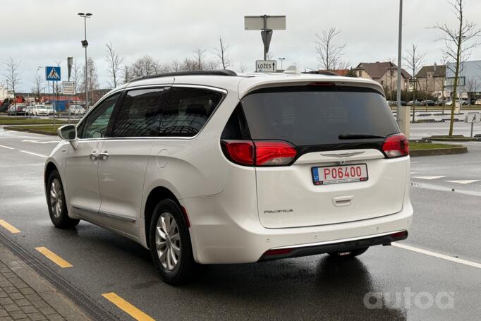 Chrysler Pacifica 2 generation Minivan