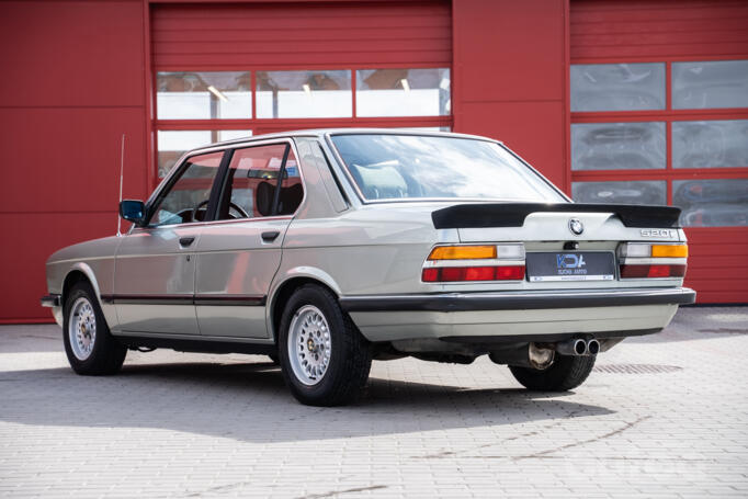 BMW 5 Series E28 Sedan