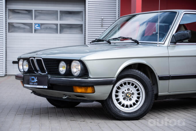 BMW 5 Series E28 Sedan