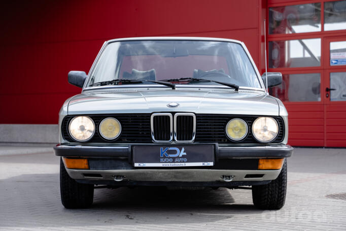 BMW 5 Series E28 Sedan