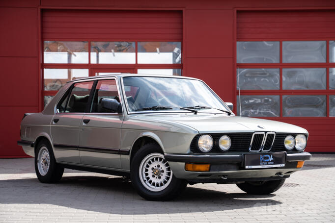 BMW 5 Series E28 Sedan