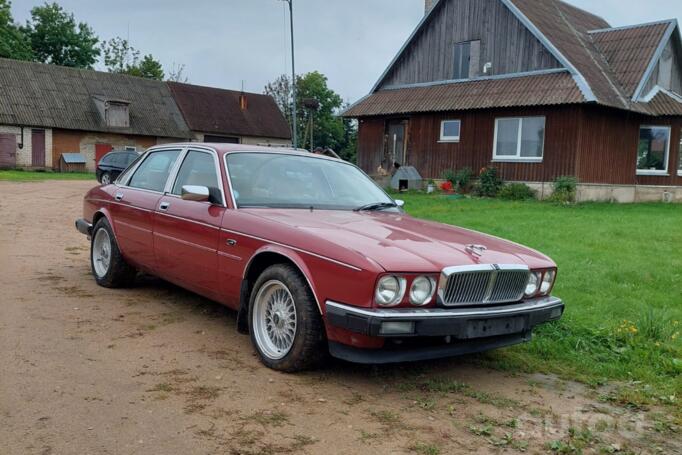 Jaguar XJ 2 generation (XJ40)